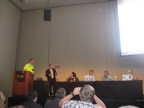 De presentatie is klaar. Jury geeft commentaar.